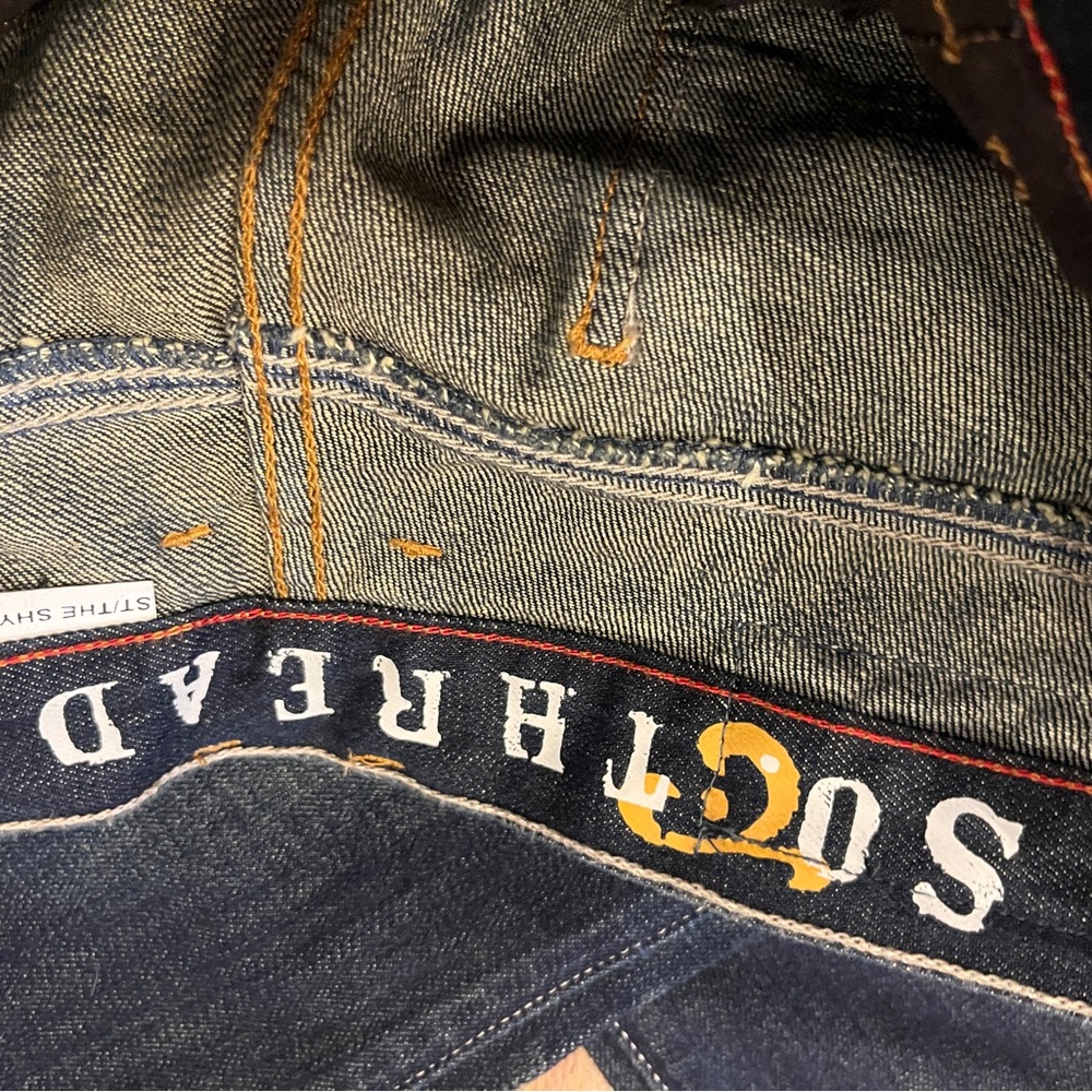 Blue Straight Jeans with Contrast Stitching